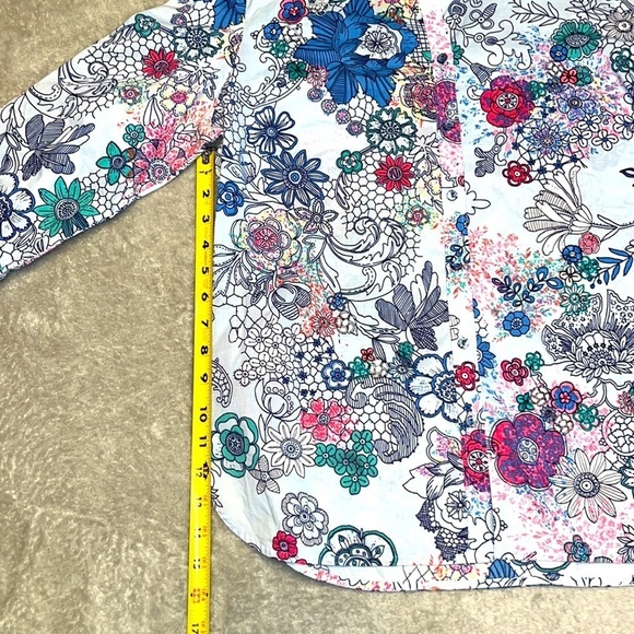 Beautiful, like new Robert Graham shirt - Picture 7 of 11